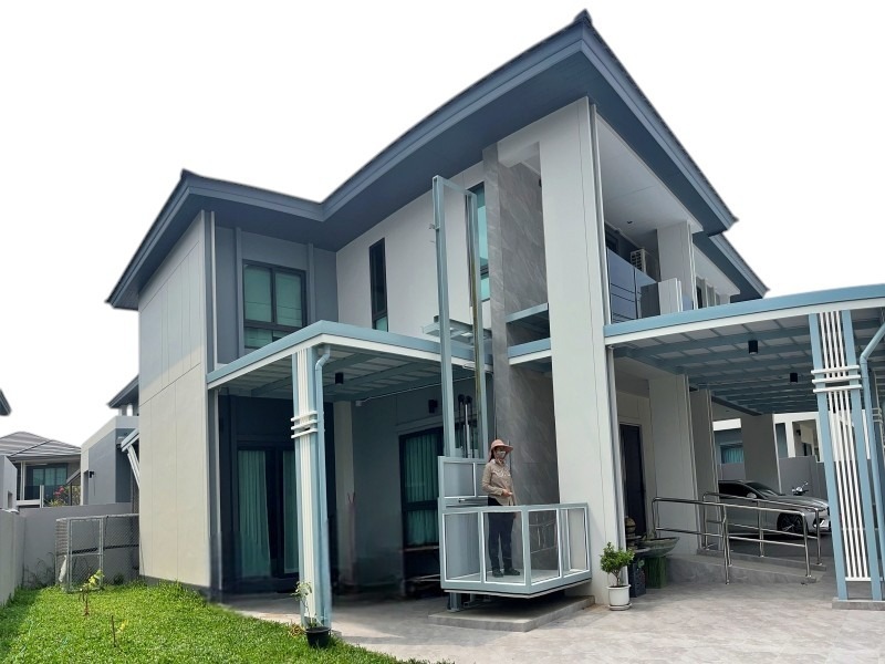 ลิฟท์โดยสารแบบครึ่งตัว